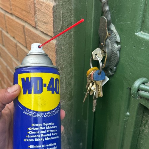 Preparándome para el invierno con la puerta de mi casa para estar segura y sin problema