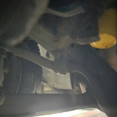 Lubricar los pernos para que salgan fácilmente, aparte quedó muy lumpio