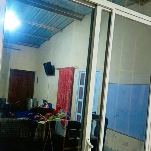 Vidrios de la ventana como espejo